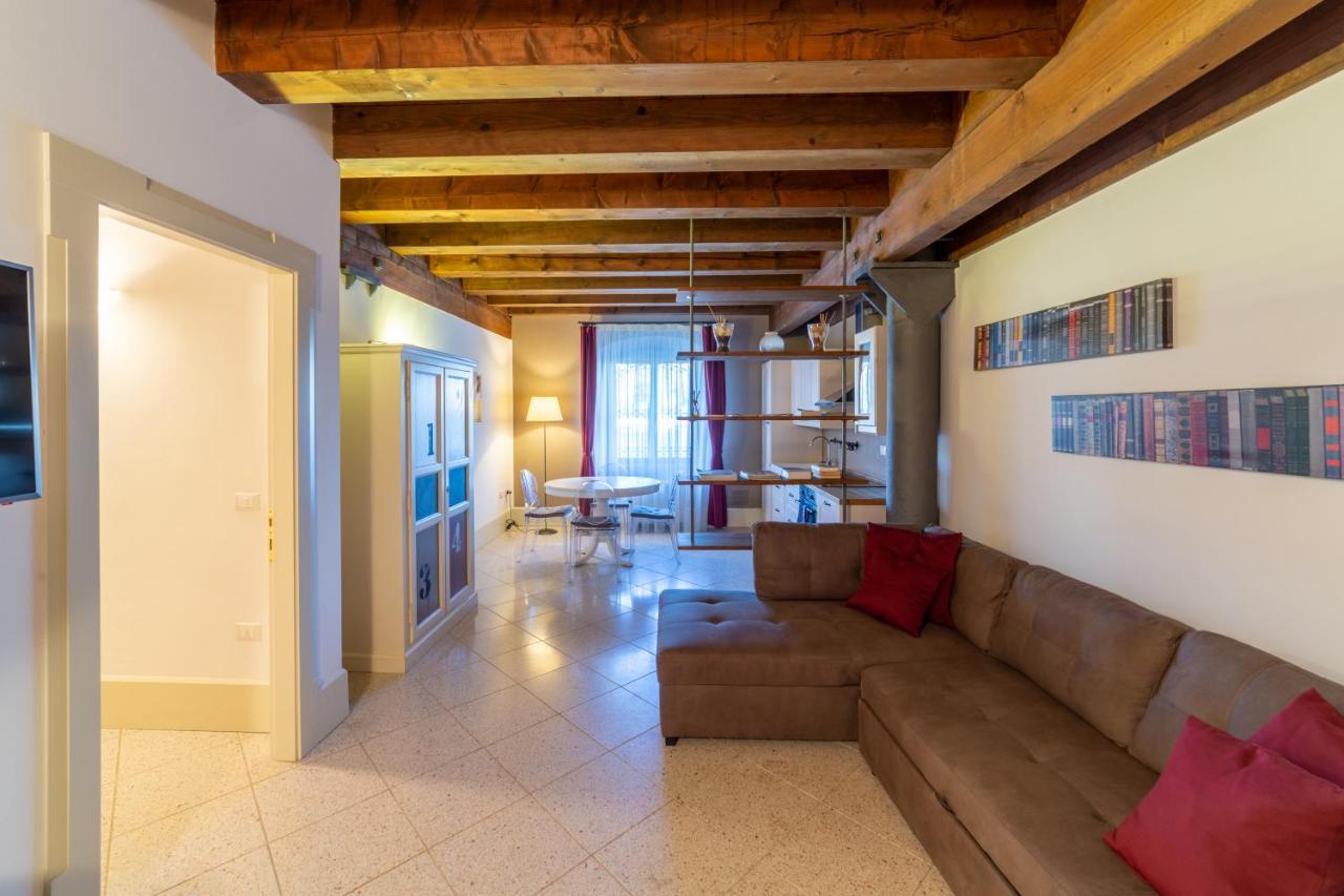 Apartment Youatmolino Canal View Venedig