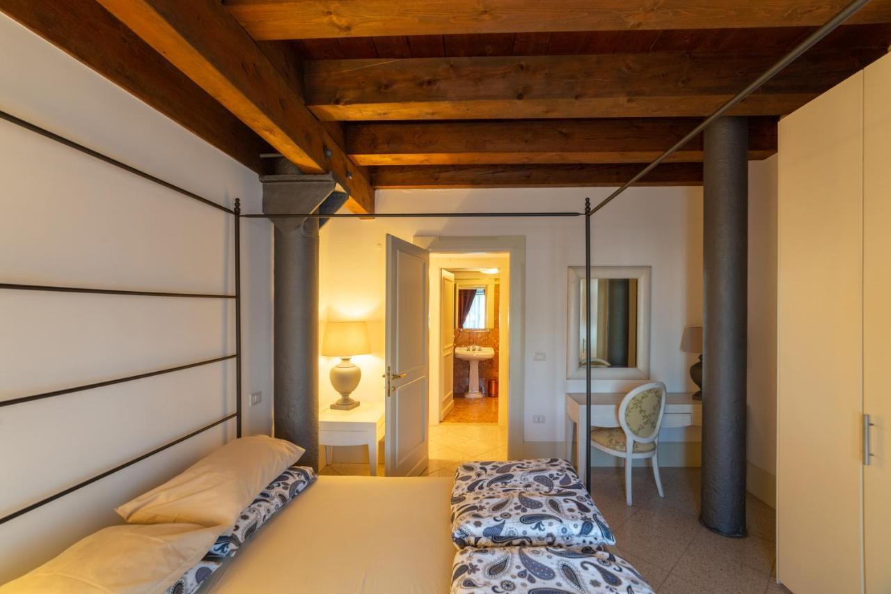 Apartment Youatmolino Canal View Venedig